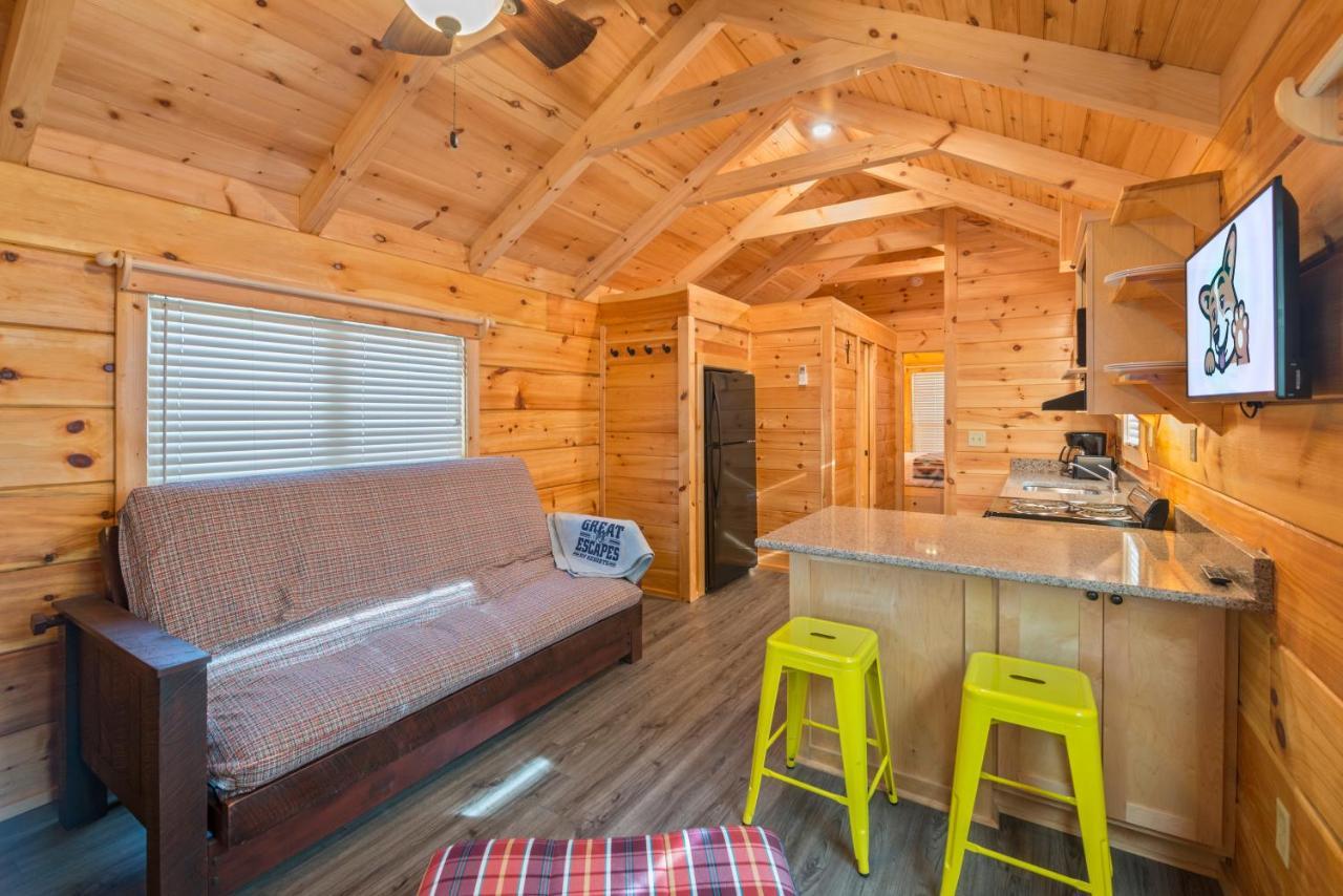 Great Escapes Rv Resort Bryan College Station Экстерьер фото