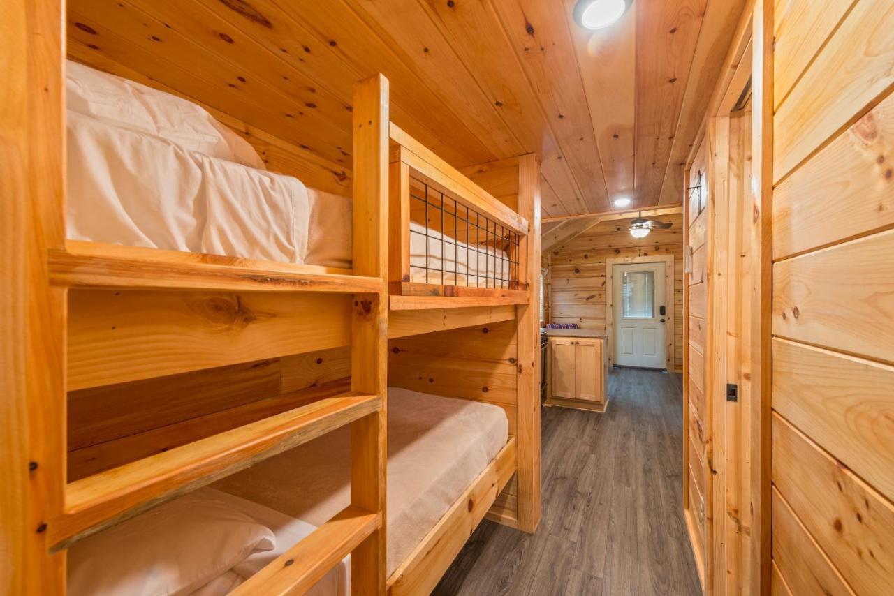 Great Escapes Rv Resort Bryan College Station Экстерьер фото