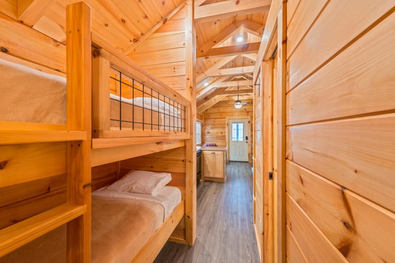 Great Escapes Rv Resort Bryan College Station Экстерьер фото