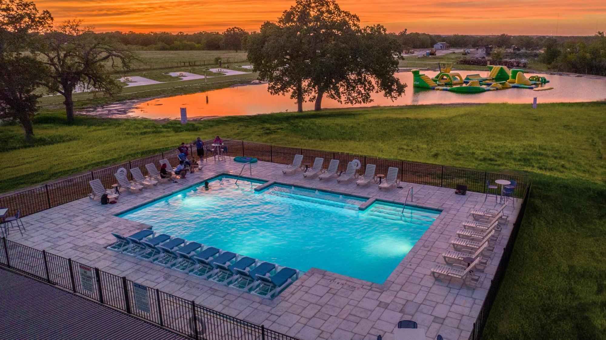 Great Escapes Rv Resort Bryan College Station Экстерьер фото